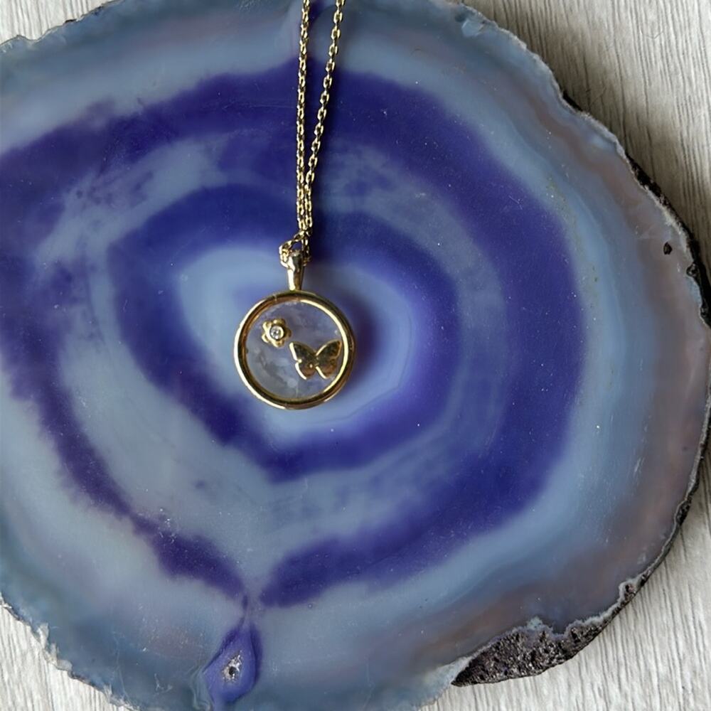 Pressed Flower and Butterfly Gold Dainty Pendant and Chain Necklace - Picture 5 of 6